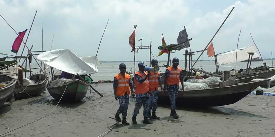 লঘুচাপ: সমুদ্রবন্দরে তিন নম্বর সতর্ক সংকেত