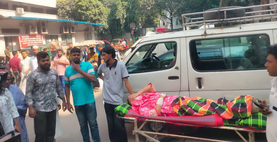 ঢাকা মেডিকেলে বেসরকারি অ্যাম্বুলেন্স ধর্মঘট সাত দিনের জন্য স্থগিত