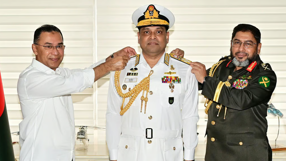অ্যাডমিরাল র‌্যাঙ্ক ব্যাজ পেলেন নৌবাহিনী প্রধান
