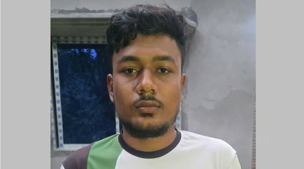 রুয়েটের বাসে প্রধানমন্ত্রী, ‘একটা স্নাইপার থাকলেই হতো’ মন্তব্যকারী আটক