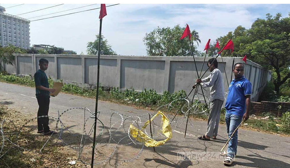 উখিয়ায় গ্যাসের আগুন জোর করে নেভানোর চেষ্টা বিপজ্জনক হতে পারে: বাপেক্স