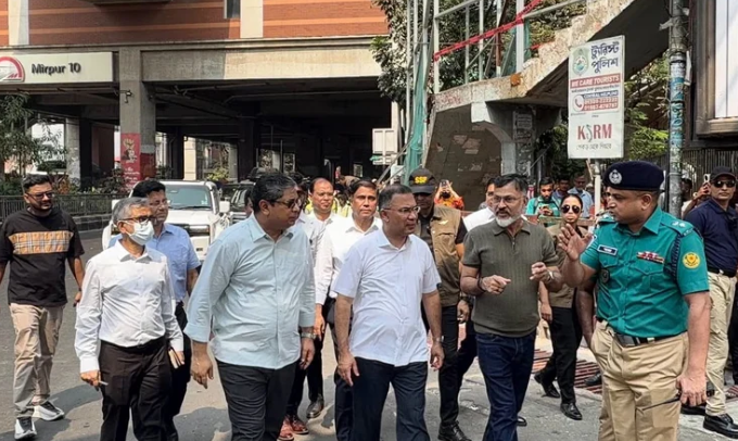 মিরপুরে দখলমুক্ত ফুটপাত পরিদর্শন প্রধানমন্ত্রীর