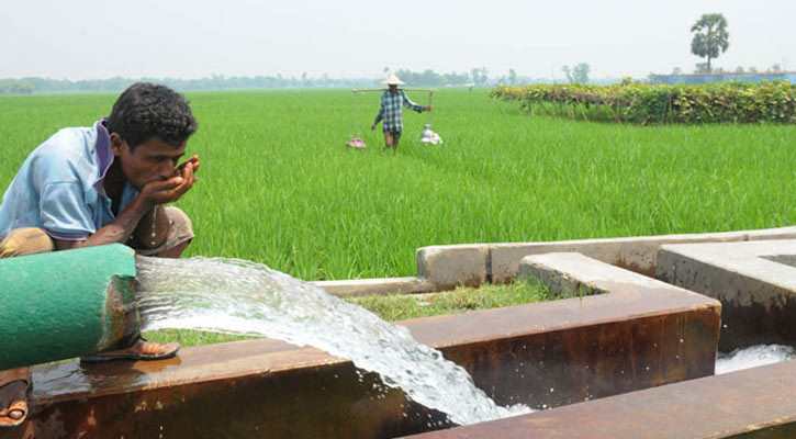 বৃষ্টি কমে তাপমাত্রা বাড়তে পারে তিন ডিগ্রি