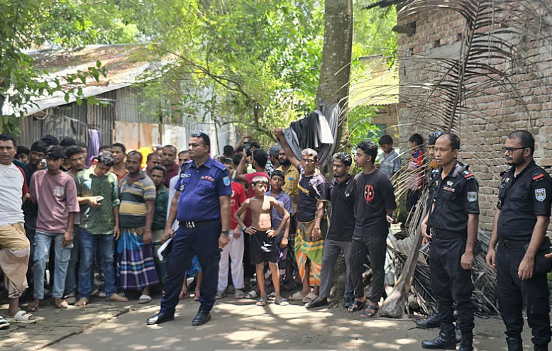 মাদারীপুরে মাদ্রাসার পাশে হাতবোমা বিস্ফোরণ, আহত ৪ শিশু