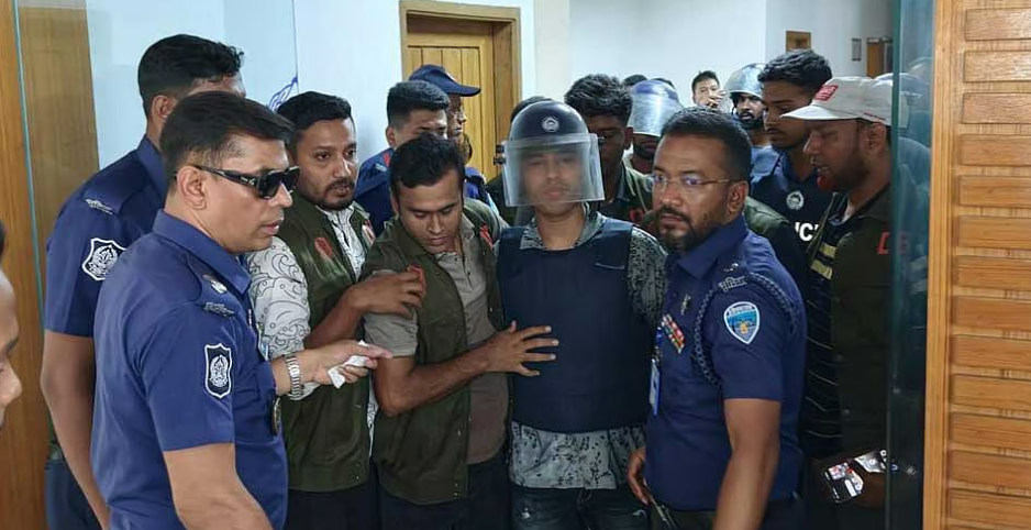 বড় সাজ্জাদের পরামর্শে ভারতে পালাতে চেয়েছিলেন ডেভিড ইমন: পুলিশ
