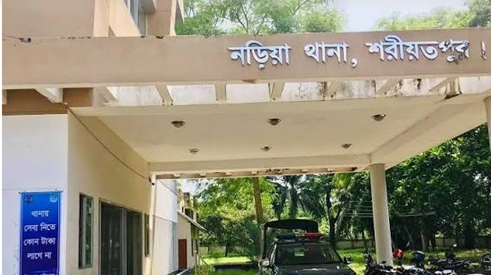 শরীয়তপুরে স্বামীকে বেঁধে রেখে গৃহবধূকে ‘দলবেঁধে ধর্ষণ’, গ্রেপ্তার ৩