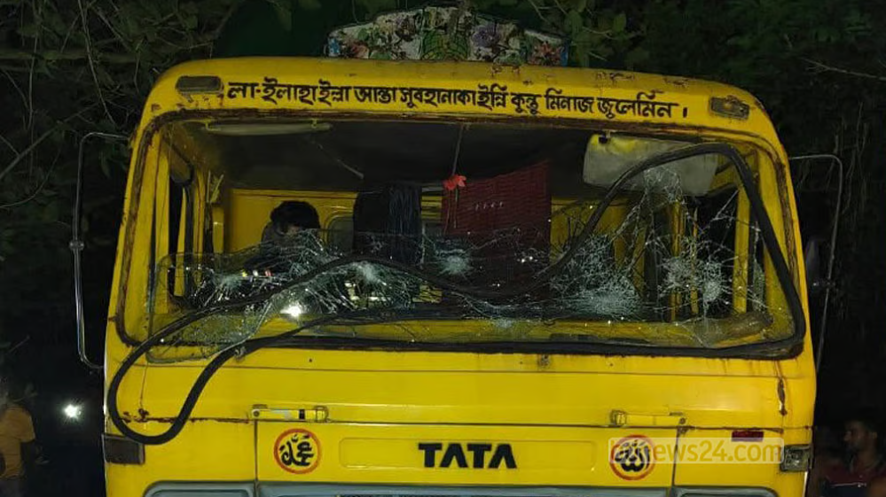 মোটরসাইকেলে ছিলেন একই পরিবারের চারজন, ট্রাকচাপায় নিহত ৩