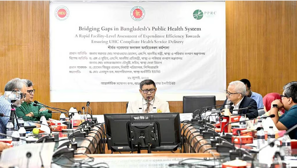 ফেলে রাখা চিকিৎসা সরঞ্জাম ‘ভাঙ্গারির কাছে বিক্রি ছাড়া উপায় নেই’: স্বাস্থ্যমন্ত্রী