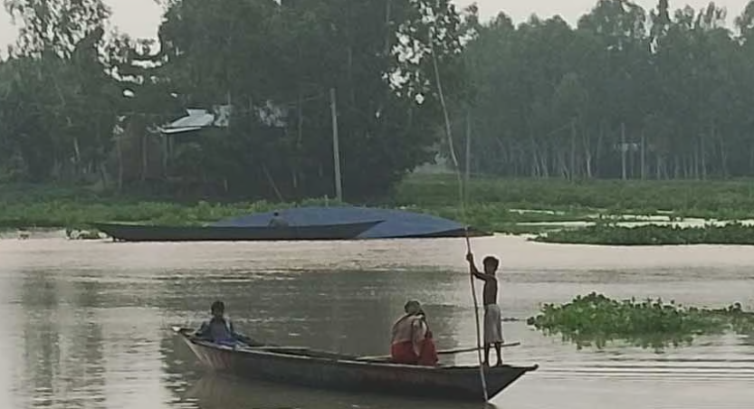 ভারি বৃষ্টি: দুই অঞ্চলে বন্যার শঙ্কা