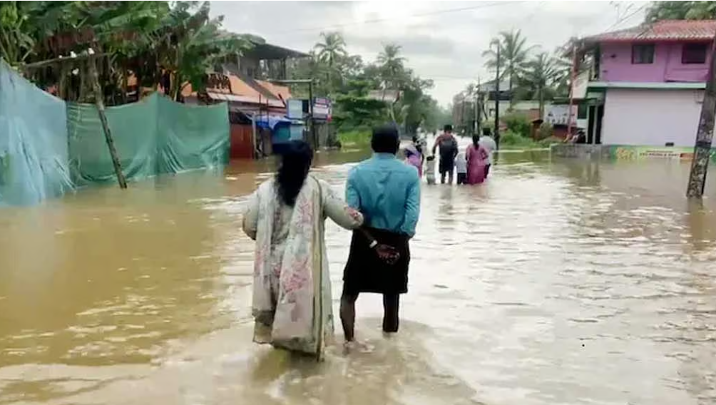 দক্ষিণ ভারতে ভারি বৃষ্টি ও বন্যায় ১৪ মৃত্যু, বাস্তুচ্যুত হাজারো মানুষ