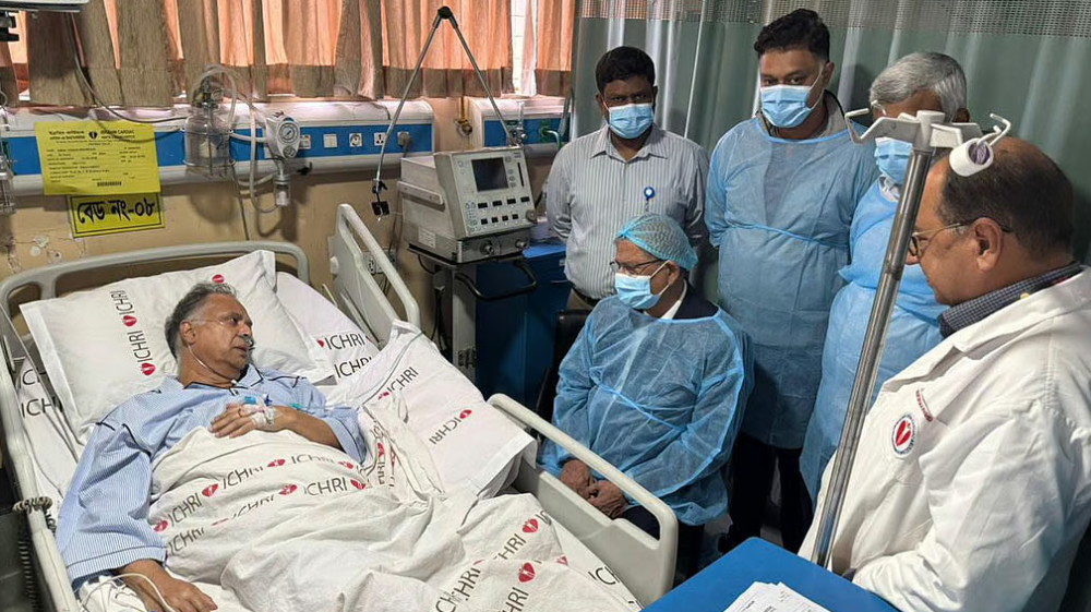 জ্বালানিমন্ত্রীকে দেখতে হাসপাতালে রাষ্ট্রপতি