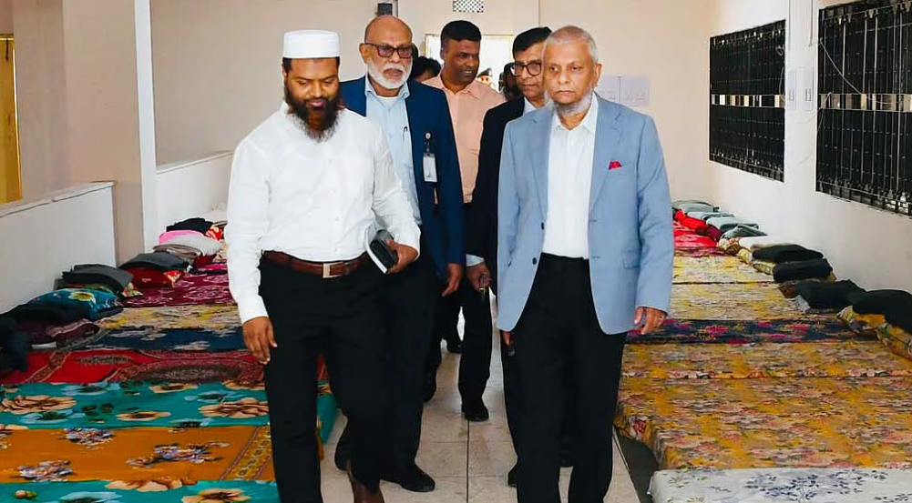 হজ ক্যাম্পে প্রবাসীদের জন্য ১০০ শয্যার আবাসন হবে: প্রবাসীকল্যাণ মন্ত্রী