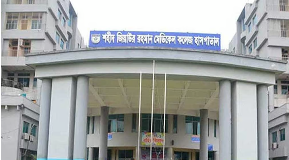বগুড়ায় হাসপাতালে রোগীর স্বজন-ইন্টার্নদের মারামারি, কর্মবিরতি