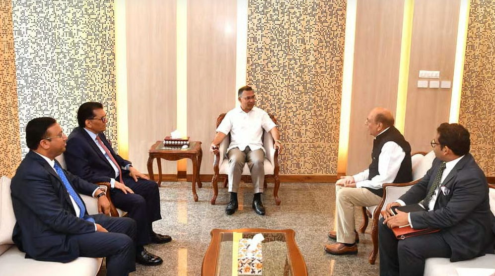 হাদি হত্যার আসামি ও হাসিনাকে দ্রুত ফিরিয়ে দেওয়ার দাবি ঢাকার