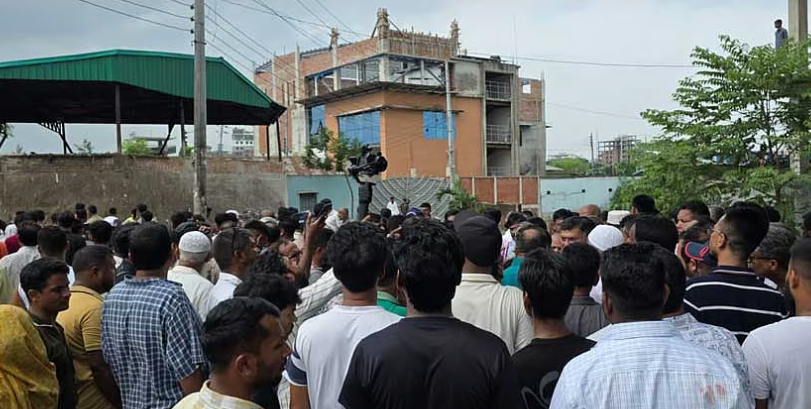উত্তরখানে পরিচ্ছন্নতাকর্মীদের সঙ্গে স্থানীয়দের সংঘর্ষ, এমপি ও ডিএনসিসি প্রশাসকের ওপর 'হামলা'
