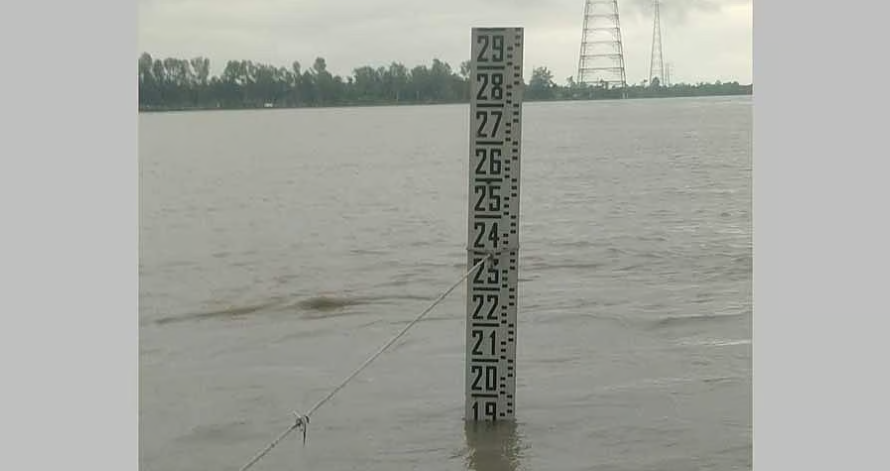 নীলফামারীতে তিস্তার পানি বিপৎসীমা ছুঁইছুঁই