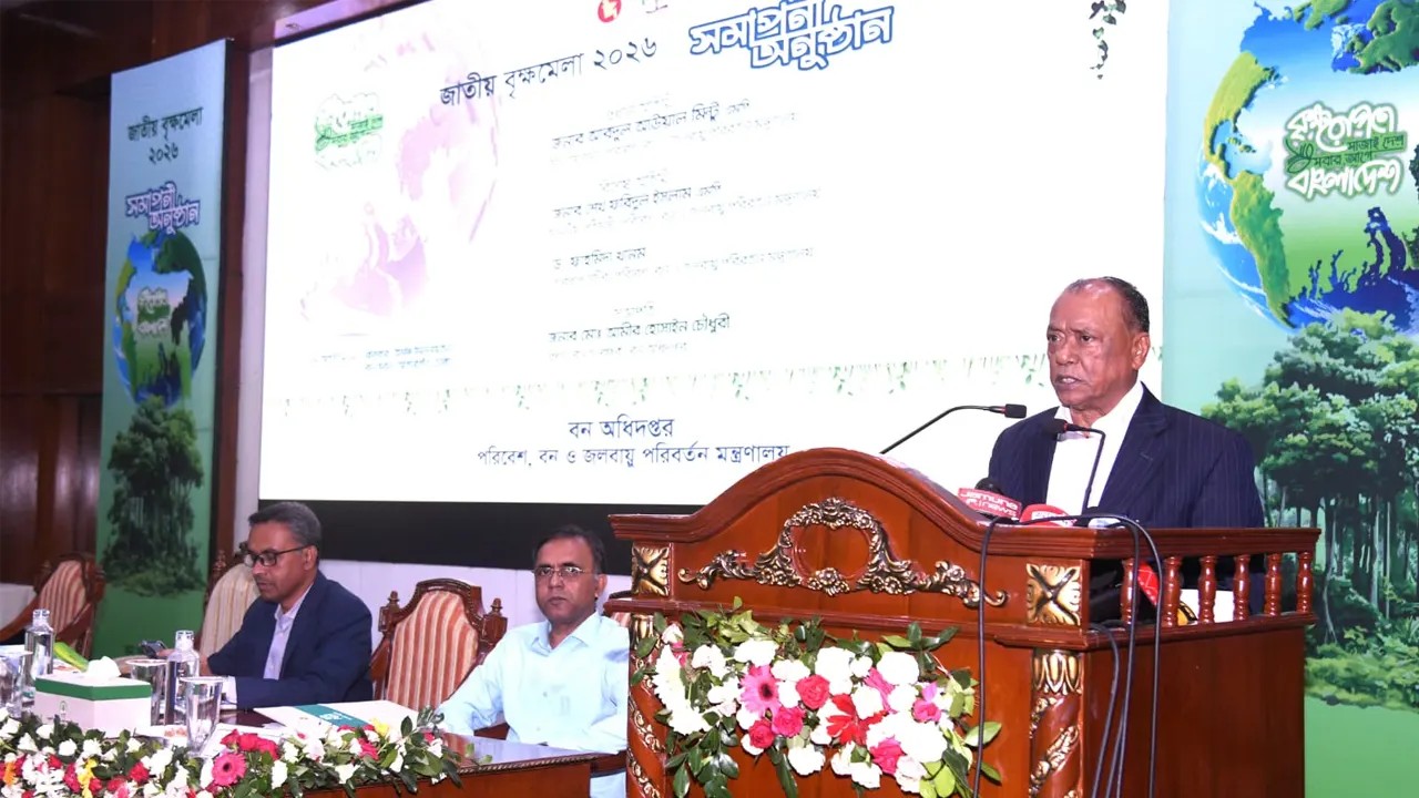 ‘বৃক্ষমেলায় বিপুল টাকার লেনদেন প্রমাণ করে তরুণ সমাজ ‘সবুজ অর্থনীতি’ গড়তে প্রস্তুত’
