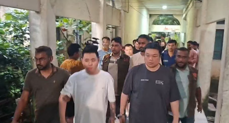 অনলাইন প্রতারণা: দুই হাজার আইফোনসহ কক্সবাজারে ৬ চীনা নাগরিক আটক