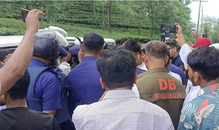 হবিগঞ্জে যাওয়ার পথে শ্রীমঙ্গলে পুলিশি বাধার মুখে এনসিপি নেতারা