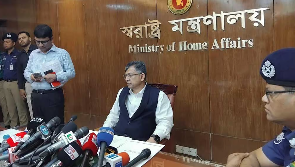 পদত্যাগী রাষ্ট্রপতির বিরুদ্ধে অভিযোগে আমলে নেওয়ার কিছু নাই: স্বরাষ্ট্রমন্ত্রী