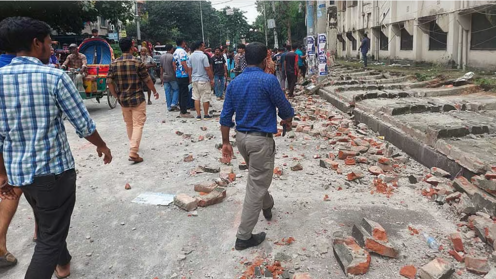 টিসিবির লাইনে ধসে পড়ল কলেজের দেয়াল, ২ জনের মৃত্যু