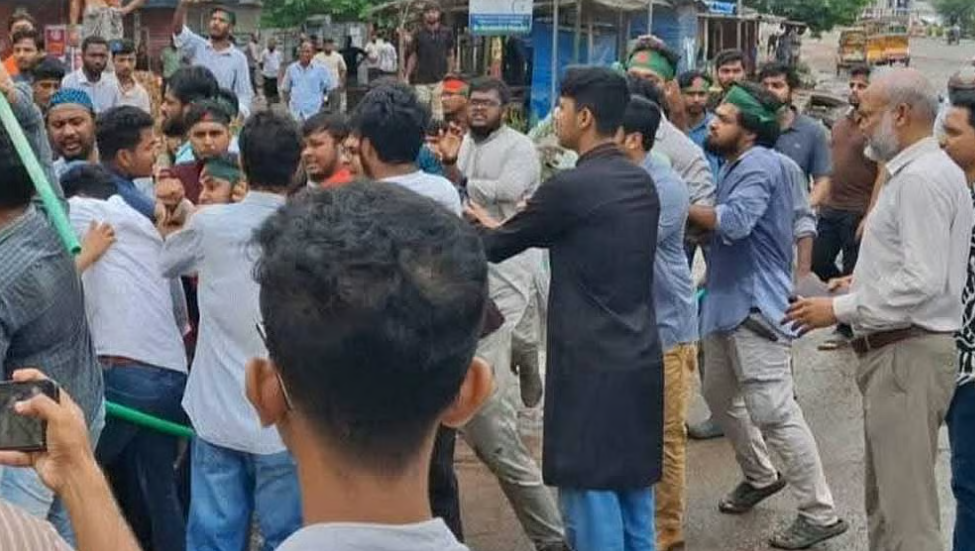 বরিশাল বিশ্ববিদ্যালয়ে ছাত্রদল-শিবিরের সংঘর্ষ, হাসপাতালে ভর্তি ১০
