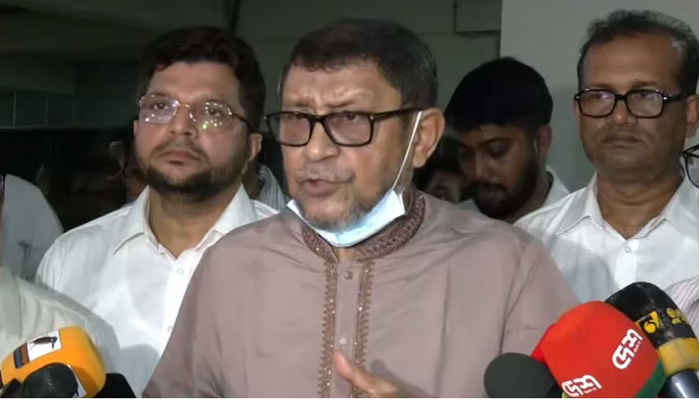 হয়তো আমি থাকব, আর নাহয় অনিয়ম থাকবে: স্বাস্থ্যমন্ত্রী