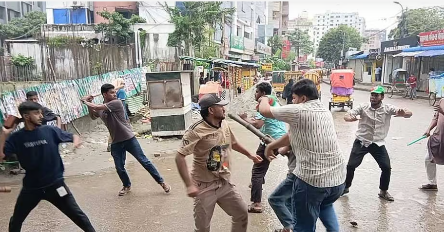 নারায়ণগঞ্জে সভায় বক্তব্য দেওয়া নিয়ে ছাত্রদল-শিবির সংঘর্ষ, আহত ৫