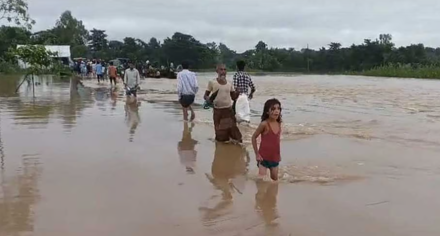 বৃষ্টি ও বন্যা: মৃত্যু বেড়ে ৫৪, সাত জেলায় পানিবন্দি দেড় লক্ষাধিক পরিবার