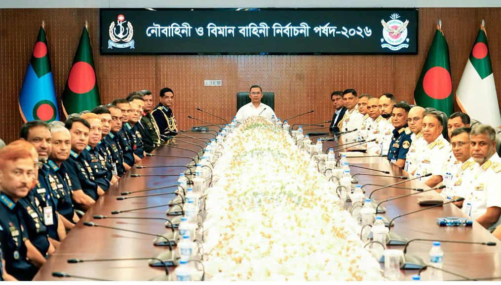 নৌ ও বিমান বাহিনীর পদোন্নতিতে ‘দক্ষতা, বিশ্বস্ততা ও আনুগত্যে’ জোর প্রধানমন্ত্রীর