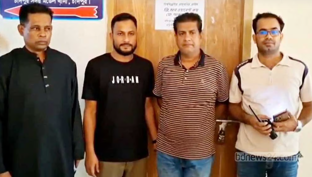‘আত্মগোপনে’ থাকা চাঁদপুরের স্বর্ণ ব্যবসায়ী পিন্টু দাস প্রতারণার মামলায় গ্রেপ্তার