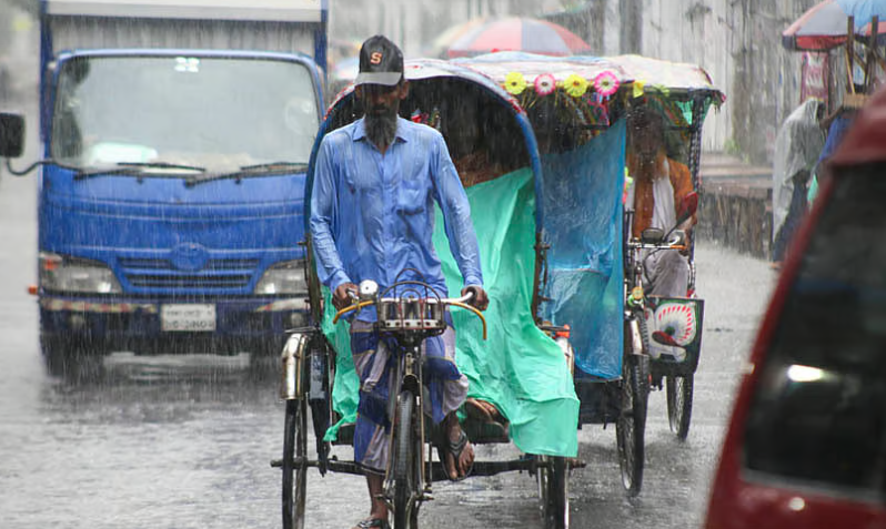 সারাদেশে বৃষ্টির আভাস, নদীবন্দরে সতর্ক সংকেত