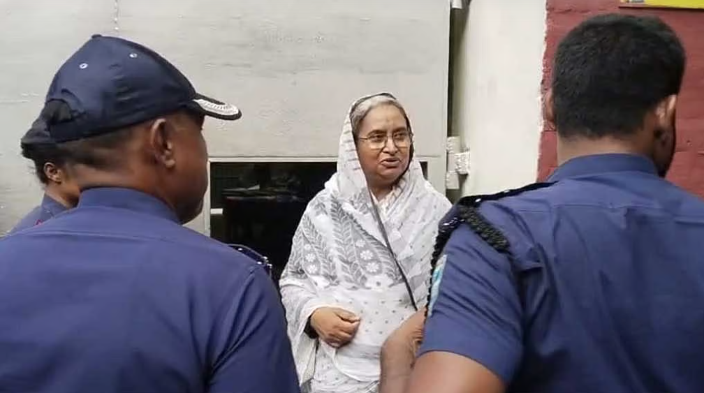 জামিন চাই না, বাসায় যাওয়ার তাড়া নেই: ট্রাইব্যুনালে দীপু মনি