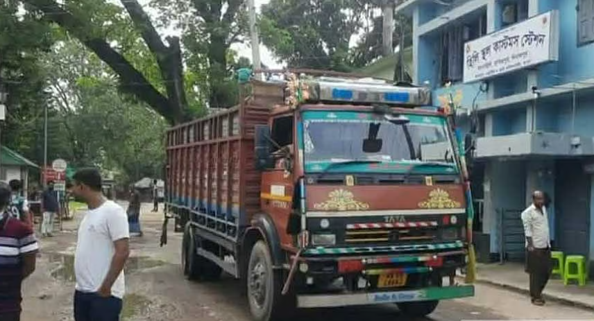 হিলি দিয়ে ভারত থেকে এল কাঁচা মরিচ, কেজি ৩৭ টাকা