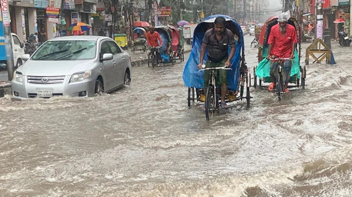 রাজধানীর বসুমতি এলাকায় জলাবদ্ধতা