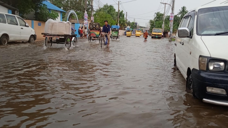 মুষলধারে বৃষ্টিতে পানিবন্দি হবিগঞ্জ শহর