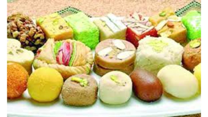 মসজিদে মৃতের জন্য দুআর পর বিতরণ করা মিষ্টি খাওয়ার হুকুম কী?