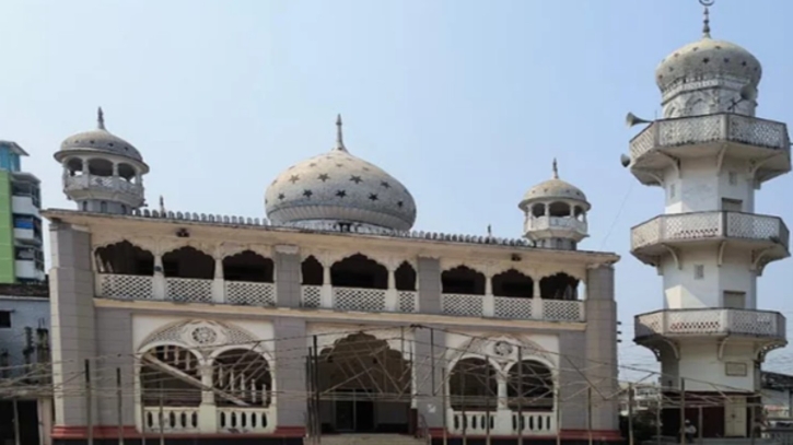 কালের সাক্ষী হয়ে দাঁড়িয়ে আছে গোপালগঞ্জ শহরের যে মসজিদটি
