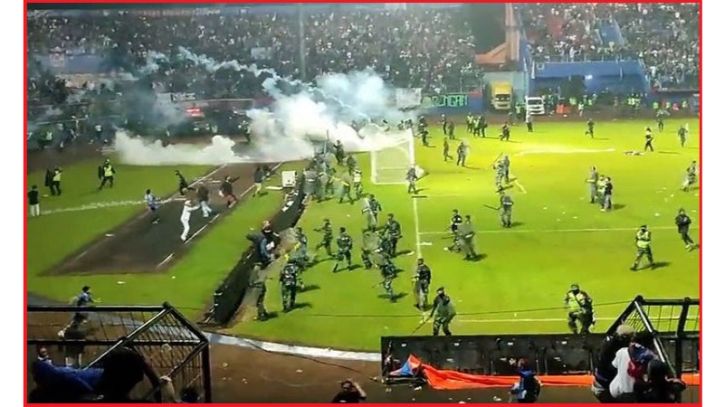 গুড়িয়ে দেওয়া হচ্ছে ইন্দোনেশিয়ার সেই স্টেডিয়াম