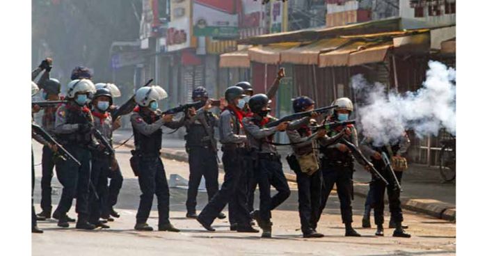 রক্ত ঝরছেই মিয়ানমারের রাজপথে