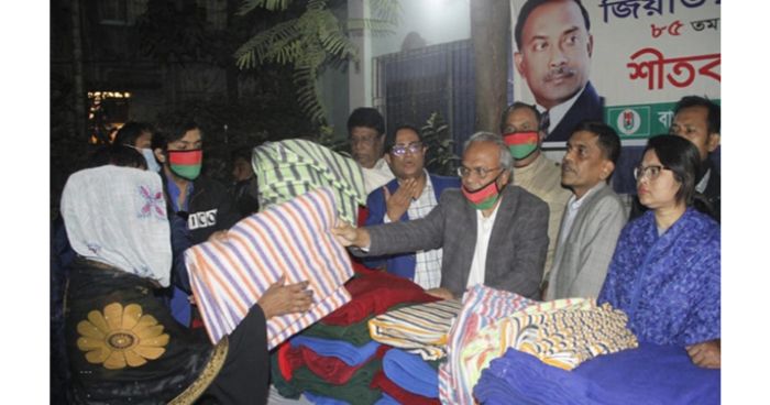 মধ্যরাতে শীতার্ত মানুষের পাশে রিজভী