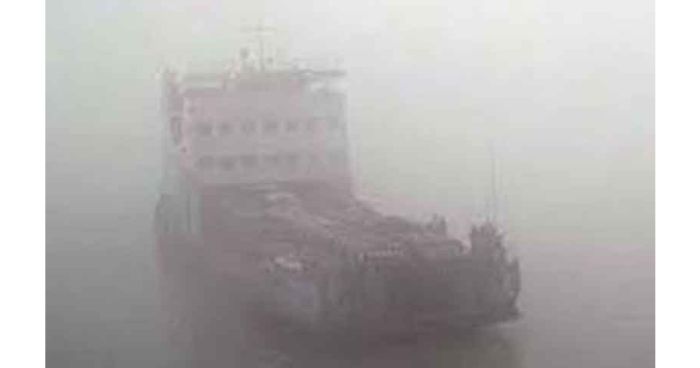 ঘন কুয়াশায় শিমুলিয়া-বাংলাবাজারে ফেরি বন্ধ