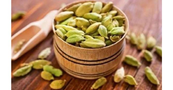 সুস্থ থাকতে প্রতিদিনের খাদ্য তালিকায় রাখুন ১-২টি এলাচ