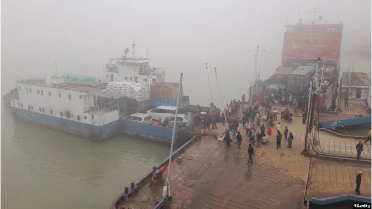 সাড়ে ৬ ঘণ্টা পর স্বাভাবিক শরীয়তপুর-চাঁদপুর রুটে ফেরি চলাচল