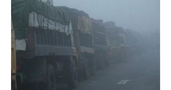 ঘন কুয়াশায় বঙ্গবন্ধু সেতুতে যান চলাচল ব্যাহত, ৪০ কিলোমিটার যানজট