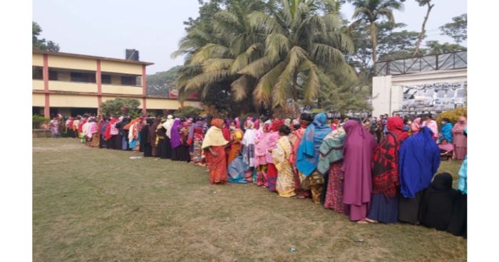 ঈদের আমেজে ভোটগ্রহণ চলছে