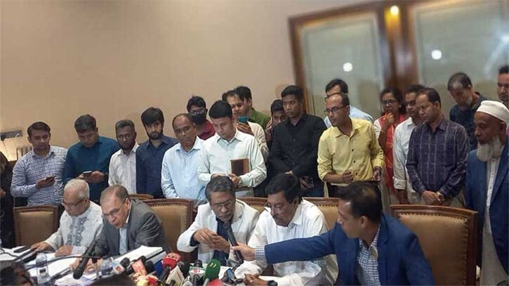 ‘ব্যক্তিতান্ত্রিক স্বৈরতন্ত্র প্রতিষ্ঠান ধ্বংস করেছে’ — আলী রীয়াজ
