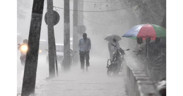 সারাদেশে ভারী থেকে অতি ভারী বর্ষণের সম্ভাবনা