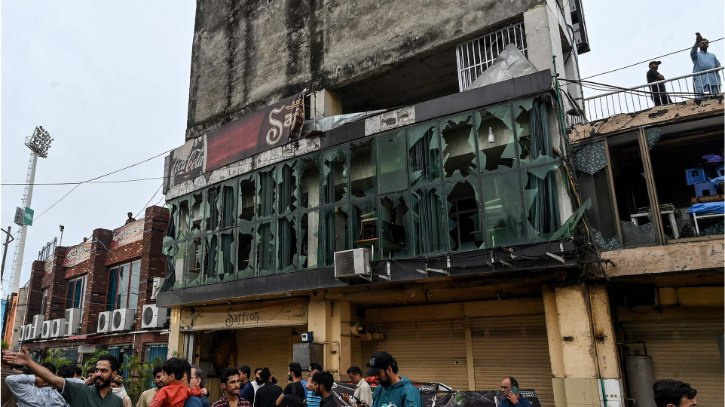 পাকিস্তানের গোলাবর্ষণে ৪ বেসামরিক লোক নিহত