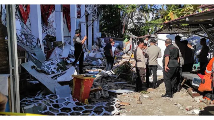 ইন্দোনেশিয়ায় ৭.৪ মাত্রার ভূমিকম্পে ১ জনের প্রাণহানি